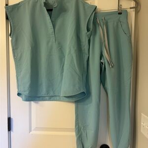 Women’s Figs Scrub Set